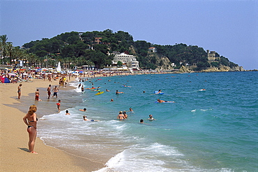 People on the beach in the sunlight, Lloret de Mar, Costa Brava, Catalonia, Spain, Europe