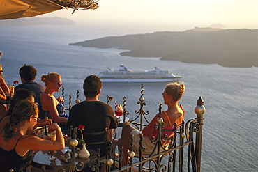 People at Cafe Palia Kameni with seaview, Fira, Santorin, Cyclades, Greece, Europe