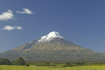 snow capped Mt Taranaki, Mount Egmont, North Island, New Zealand