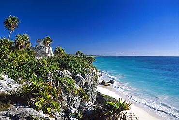 Ruin of Tulum at the coast in the sunlight, Yucatan, Quintana Roo, Mexico, America