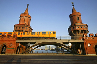 Oberbaumbruecke is a Spree Berlin, Germany