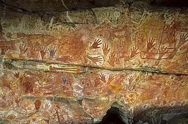 Rock paintings in the X-Ray style, Aboriginal art, Davidson Safaris, Aboriginal rock art galleries, Davidson Arnhemland Safaris, Northern Territory, Australia