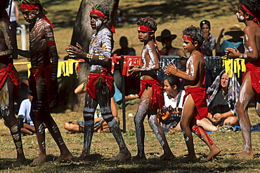 Kuranda dance group from Queensland, Aborigine, Body painting, Laura Dance Festival, Cape York Peninsula, Queensland, Australia