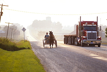 Coach with Mennoniten, near St. Jacobs, Ontario, Canada, North America, America