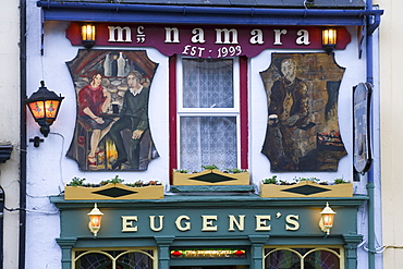 Pub in Ennistimon with mural paintings, Eugenes, Ennistimon, County Clare, Ireland, Europe