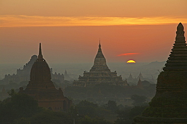 Sunset over the temples of Bagan, Stupas, Pagan, Myanmar, Burma, Asia