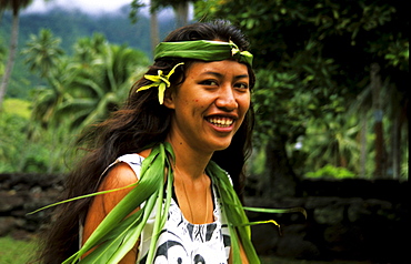 Young woman, Hatiheu, Nuku Hiva, Marquesas, French Polynesia, South Pacific