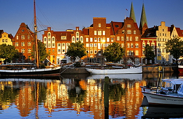 The Holstenhafen on the river Untertrave with St. Mary's church in the evening, Luebeck, Schleswig Holstein, Germany, Europe