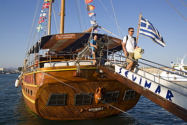 People leaving a three island excursion sailing boat at Mandraki harbour, Kos-Town, Kos, Greece