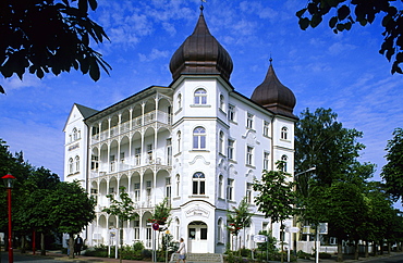 Europe, Germany, Mecklenburg-Western Pommerania, isle of Ruegen, Binz seaside resort, seaside ressort architecture, glassblowing