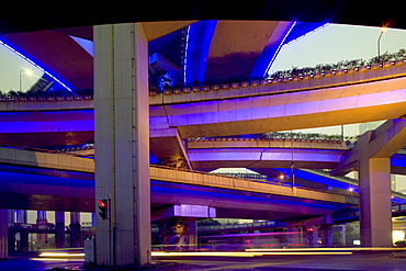 Gaojia motorway, Gaojia, elevated highway system, bridge, im Zentrum von Shanghai, Expressway, network, interchange, junction, puzzle of concrete tracks