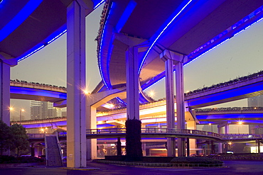 Gaojia motorway, Gaojia, elevated highway system, bridge, im Zentrum von Shanghai, Expressway, interchange, structure, puzzle of concrete tracks, blue