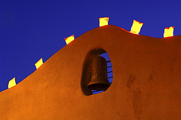 Light Decorations over the Bell on a House Facade in Santa Fe, New Mexiko, USA00057211