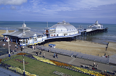 Pier and beach, Eastbourne, England00058421