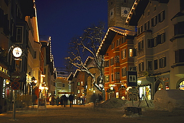 Old Town in the evening, Kitzbuehel, Tirol, Austria00014021