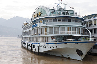 Yangtze Star River Cruise Ship, Sandouping, Yichang, Xiling Gorge, Yangtze River, China