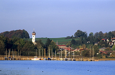 Gmund at lake Tegernsee with sailing boats, Bavarian Alps, Upper Bavaria, Bavaria, Germany