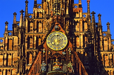 Europe, Germany, Bavaria, Nuremberg, Nuremberg Frauenkirche, main portal with the famous Maennleinlaufen Seven Electors, mechanical clock (installed 1506)