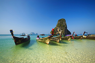 Anchored boats, chalk cliff in background, Phra Nang Beach, Laem Phra Nang, Railay, Krabi, Thailand, after the tsunami