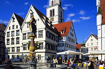 Europe, Germany, Baden-Wuerttemberg, Biberach an der Riss, market square and St. Martin's Church