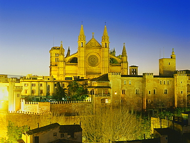 Palace, Palau de L'Almudaina with cathedral La Seu, Parc de la Mar, Palma de Mallorca, Spain