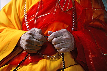 The abbot's hands holding prayer beads, Baotan Si monastery, Nantai, Heng Shan South, Hunan province, China, Asia