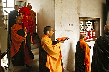 abbot with monks, Nantai temple, Heng Shan south, Hunan province, Hengshan, Mount Heng, China