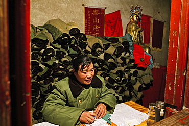 Military coats can be rented out, Southern Gate to Heaven, Mount Tai, Tai Shan, Shandong province, World Heritage, UNESCO, China