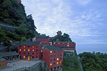 Tianzhu Feng tempel village near the summit of the Wudang Mountains, Wu Tang Shan, Taoist mountain, birthplace of Tai chi, Hubei province, UNESCO world cultural heritage site, China