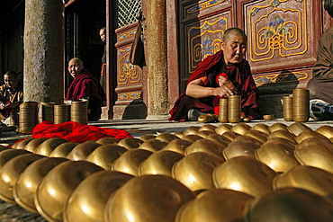 Monk filling the butter lamps in readiness for the birthday celebrations of Wenshu, Shuxiang Temple, Mount Wutai, Wutai Shan, Five Terrace Mountain, Buddhist Centre, town of Taihuai, Shanxi province, China