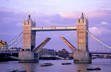 Europe, Great Britain, England, London, Tower Bridge and river Thames