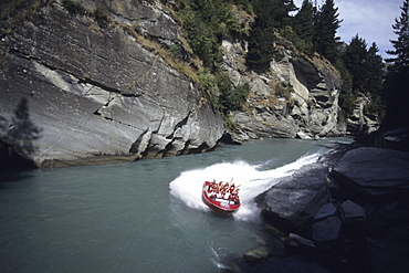 Shotover Jet Jetboat on Shotover River, Near Queenstown, South Island, New Zealand00059412