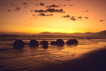 Moeraki Boulders at Dawn, Moeraki, Otago, South Island, New Zealand