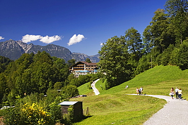 Hikers, Graseck near Garmisch, Upper Bavaria, Bavaria, Germany