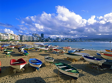 Cityscape with fishing boats, Playa de las Canteras, beach, Las Palmas, Gran Canaria, Canary Islands, Atlantic Ocean, Spain