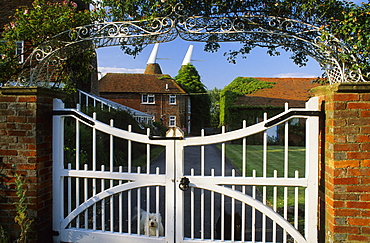 Europe, Great Britain, England, Kent, Hever, hops houses