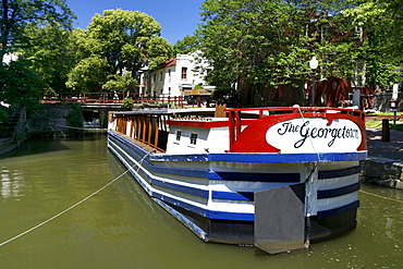 View at a boat on a canal, Georgetown, Washington, America, USA