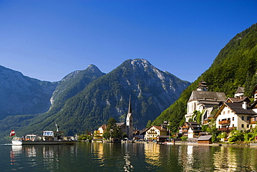 Panoramic view over Hallstatt with Protestant Christ church and catholic parish church, Lake Hallstatt, Salzkammergut, Upper Austria, Austria