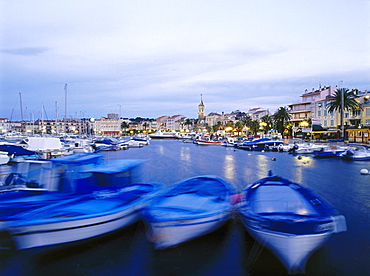 Townscape with harbour, Sanaray-sur-Mer, Cote dÂ¥Azur, Var, Provence, France, Europe