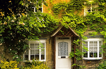 Europe, England, Gloucestershire, Cotswolds, Winchcombe, Vineyard Street, cottage