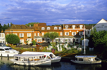 Europe, England, Buckinghamshire, Marlow, river Thames, The Compleat Angler Hotel