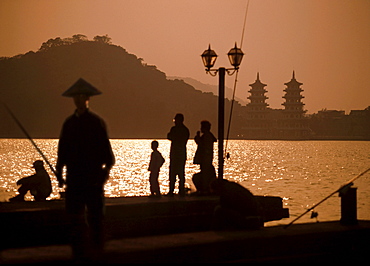 Fishermen, Lotus Lake, Tiger-Dragon-Pagoda, Kaohsiung, China, Taiwan, Asia