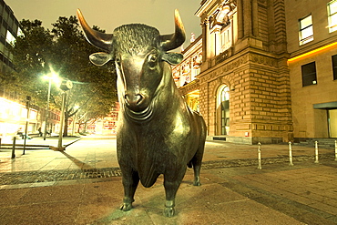 Germany, Frankfurt, stock exchange, bull and bear, twilight