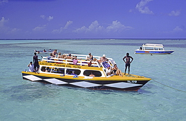 Boat, tourists, Tobago, Pigeon Point, Buccoo Coral Reef