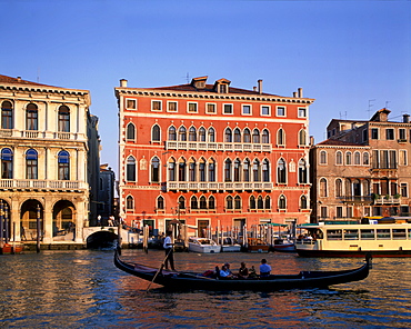 Rialto bridge Ponte l Rialto over the Grand canal Venice