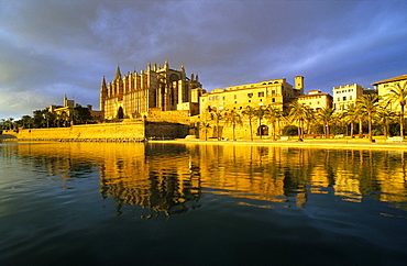 Europe, Spain, Majorca, Palma, Cathedral, La Seu, Promenade