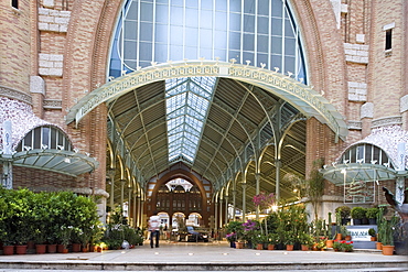 Mercado de Colon, opened in 1916, 2003 refurbished with cafes, bars, and boutiques, Valencia, Spain