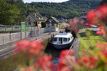 Houseboat in Ecluse 21 Boat Lock, Crown Blue Line Calypso Houseboat, Canal de la Marne au Rhin, Lutzelbourg, Alsace, France