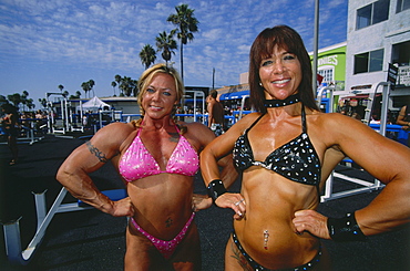 Female Bodybuilder, Muscle Beach, Venice, L.A., Los Angeles, California, USA