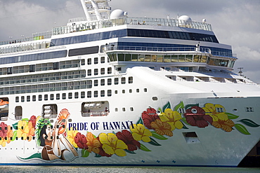 Cruiseship Pride of Hawaii, Norwegian Cruise Line, Nawiliwili Harbor, Lihue, Kauai, Hawaii, USA